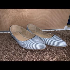🔴 sold Old navy Blue and White striped flats